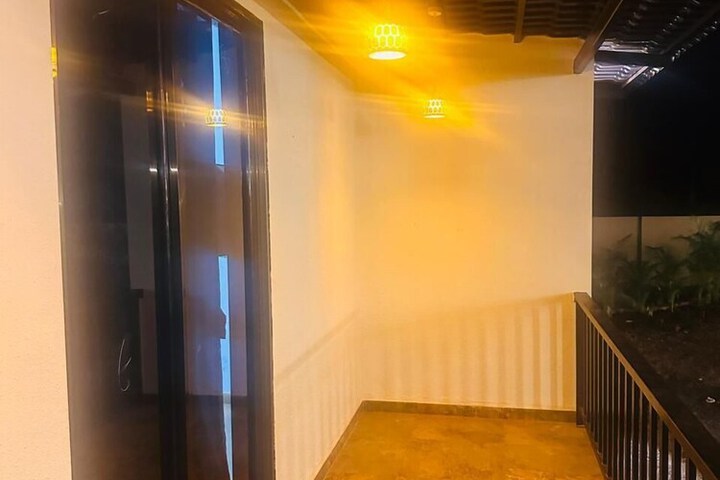 Room 17 of 34