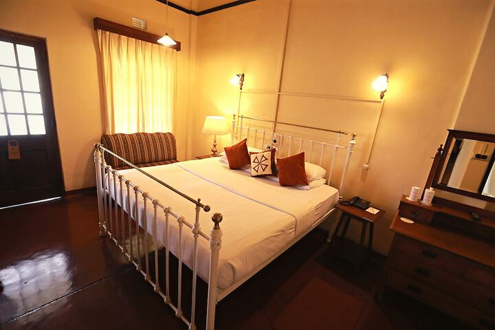 Room 12 of 36