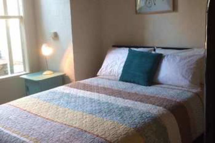 Room 2 of 6