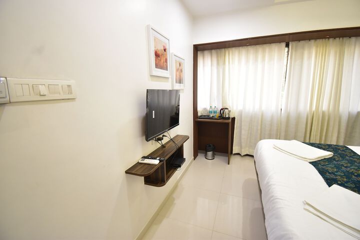 Room 9 of 33