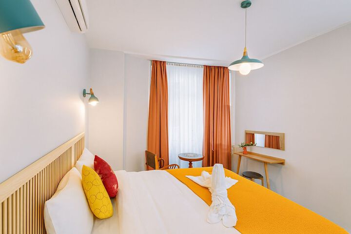 Room 25 of 42