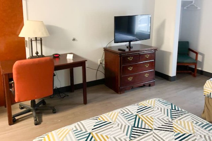 1 Queen Bed Kitchen (12 of 20)
