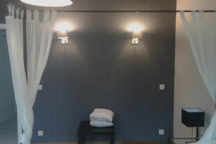 Room 2 of 18