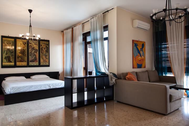 Room 4 of 35