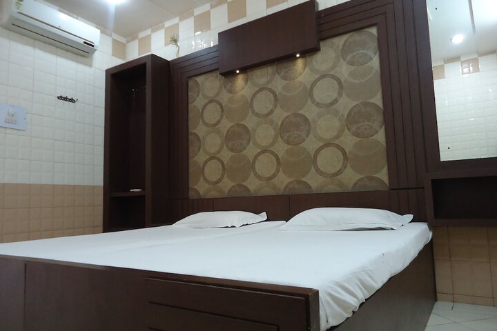Room 6 of 48