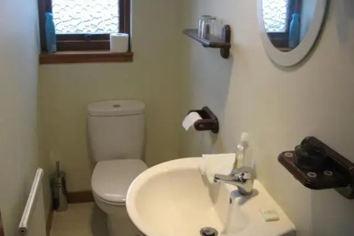 Room 8 of 11