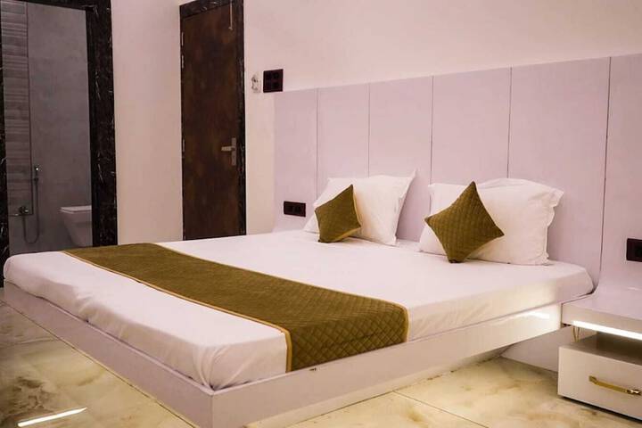 Room 3 of 3