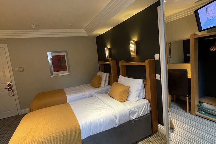 Room 21 of 39