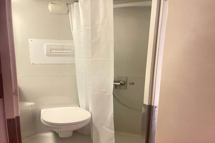 Room 27 of 43