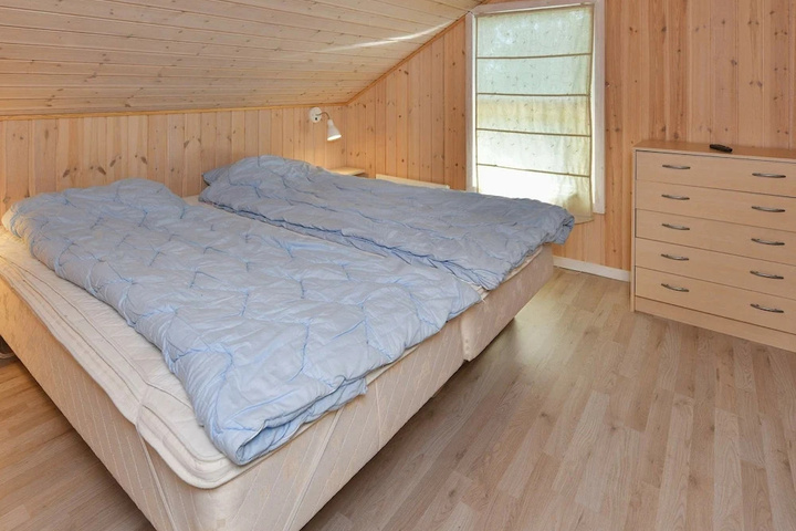Room 2 of 18