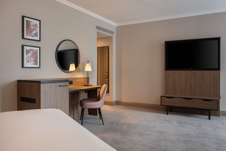 Room 4 of 87