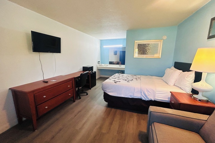 Room 14 of 33