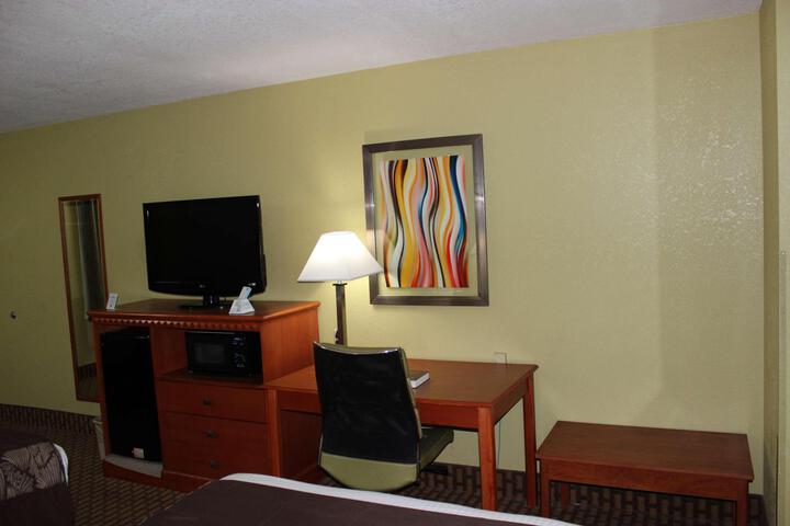 2 Double Beds - Wireless High Speed Internet Accessible Microwave and Refrigerator, Coffee (11 of 20)