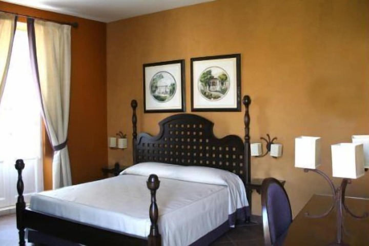 Room 10 of 35
