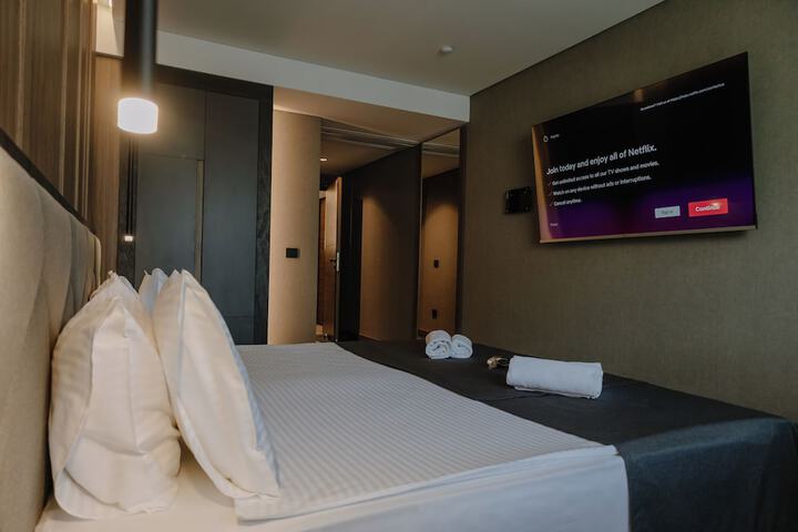 Room 34 of 100