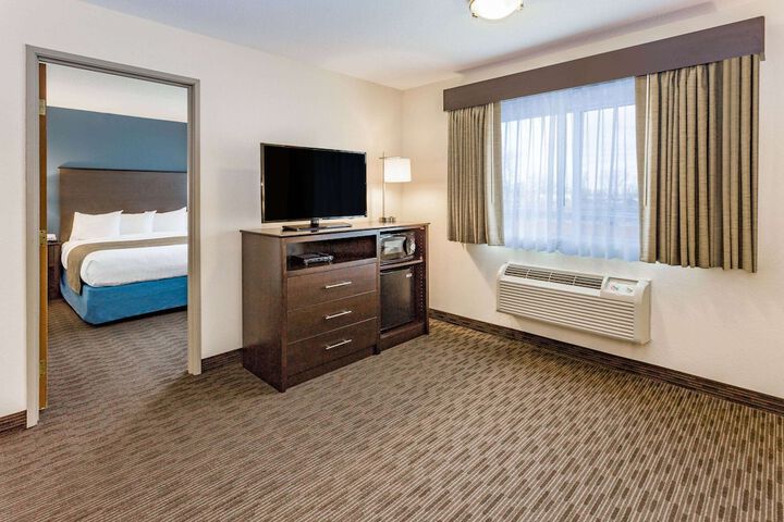 1 King Bed (9 of 17)