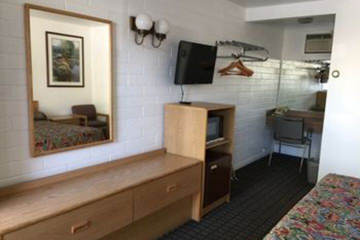 Room 10 of 11