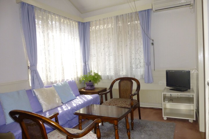 Room 13 of 27