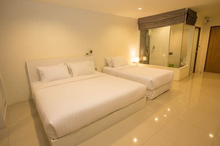 Room 13 of 83