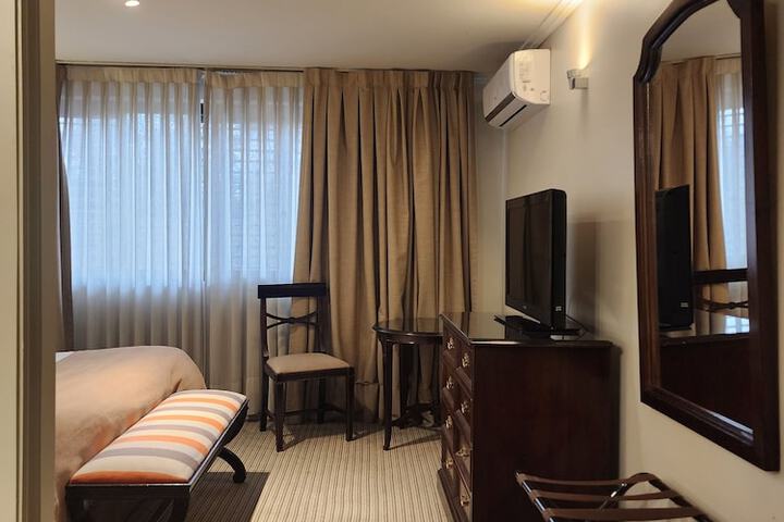 Room 5 of 105