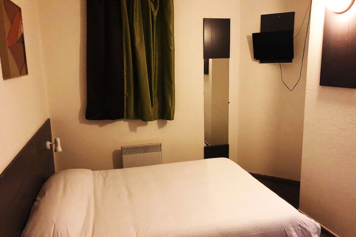 Room 9 of 27