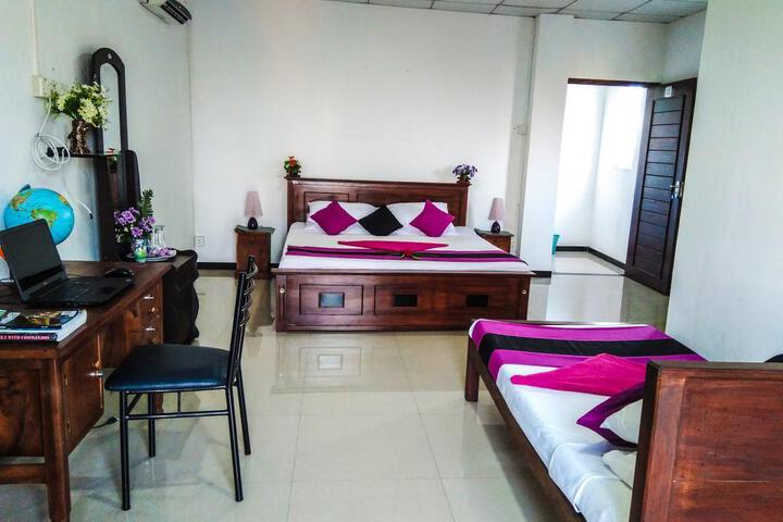 Room 5 of 10