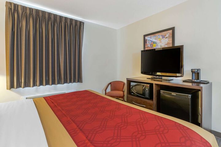 1 King Bed (6 of 14)