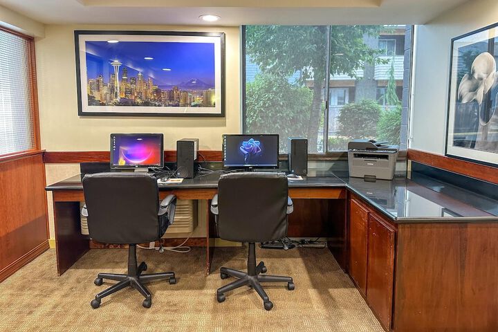 Business Center 99 of 102