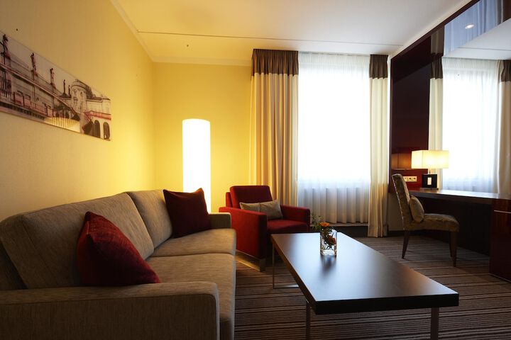 Room 4 of 65