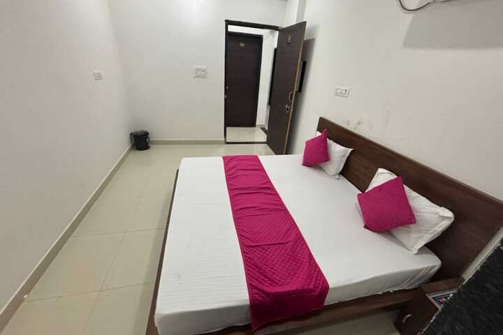 Room 9 of 17