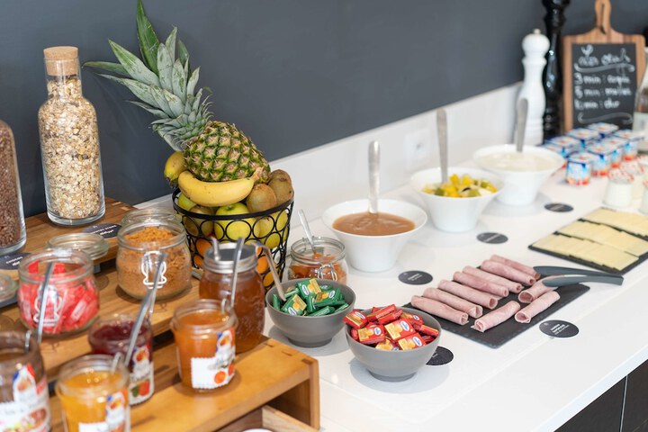 Breakfast/Coffee Service 20 of 33