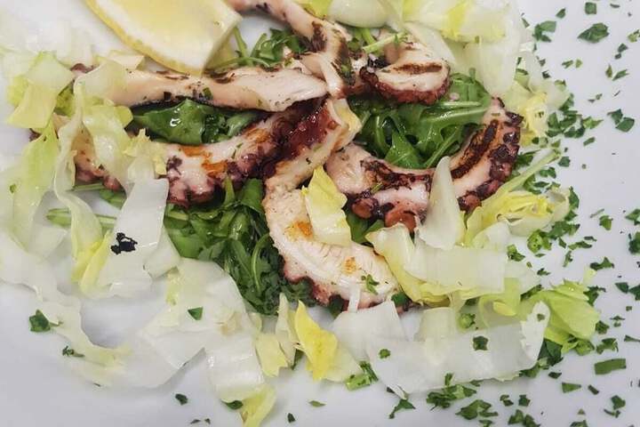 Dining 82 of 147