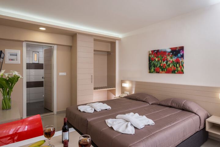Room 5 of 80