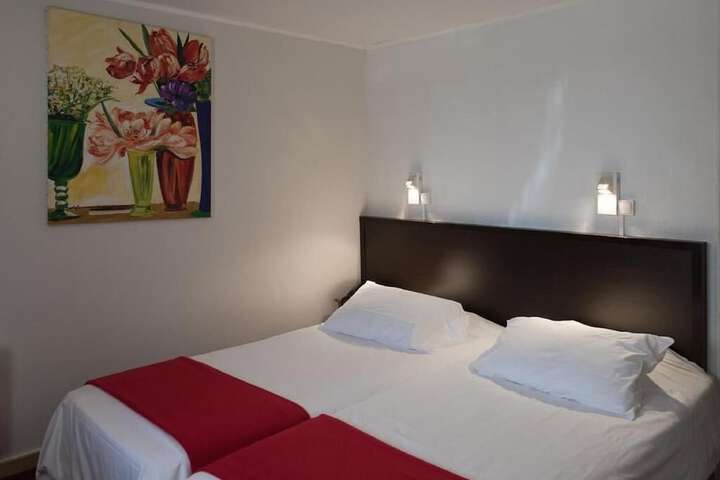 Room 4 of 18