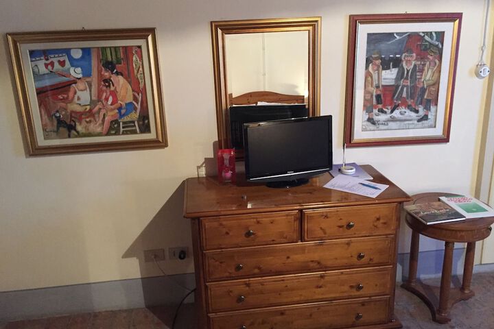 Room 4 of 41