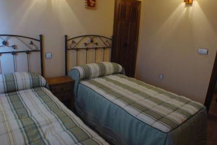 Room 8 of 32