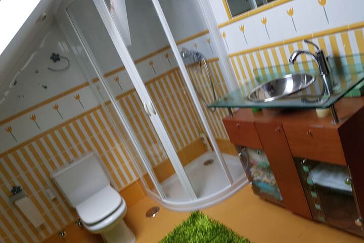 Room 6 of 30