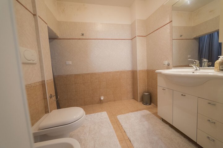 Room 5 of 13