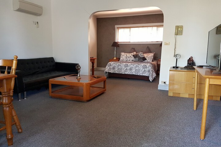 Room 2 of 44