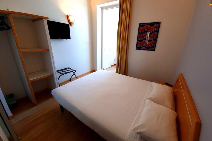 Room 9 of 60