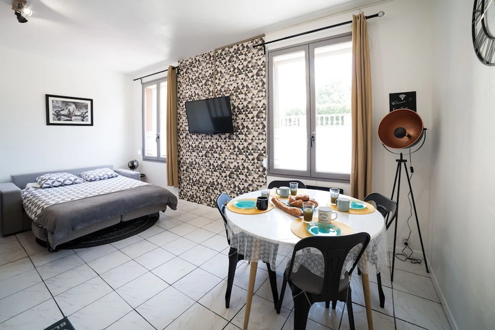 Room 4 of 17