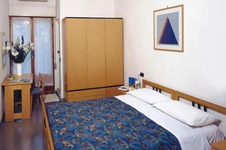 Room 9 of 28