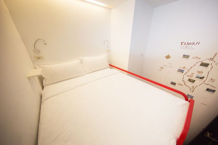 Room 26 of 170
