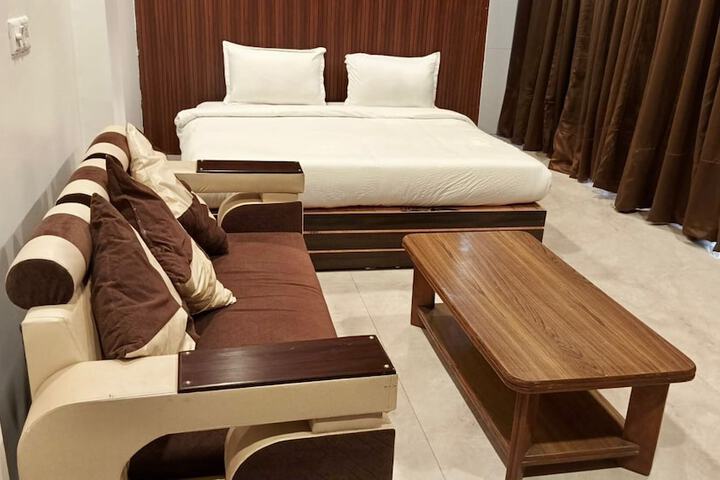 Room 2 of 6
