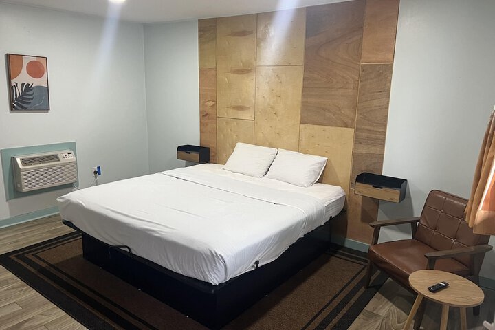 Economy Single King Bed (15 of 16)