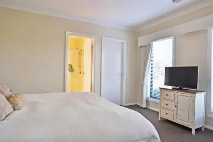 Room 2 of 11
