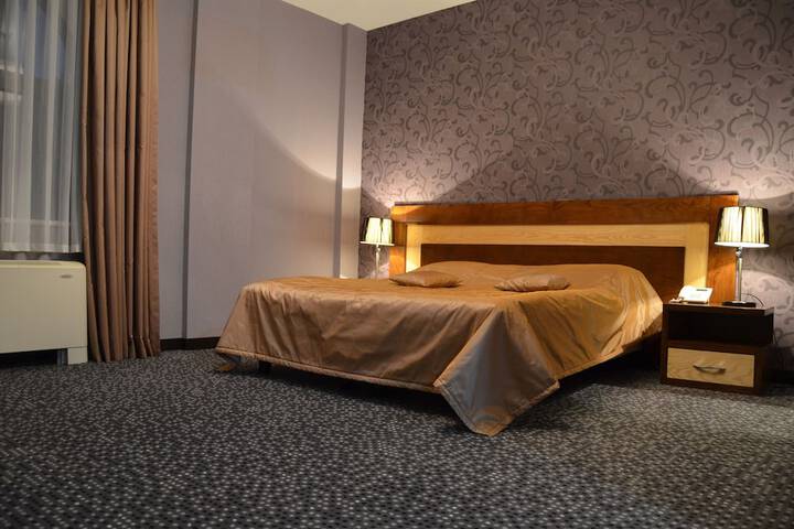 Room 10 of 29