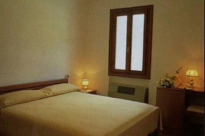 Room 4 of 21