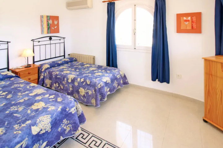 Room 4 of 14