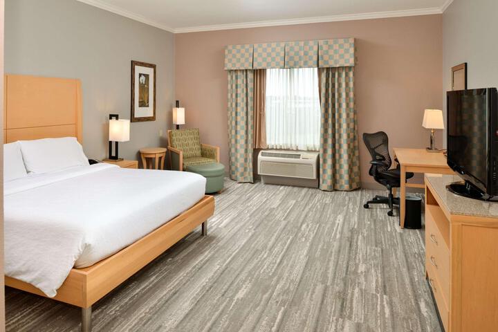 1 King Bed (10 of 15)